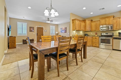 Near Zion • 3BR • Sleeps 8 • RV / Trailer Parking