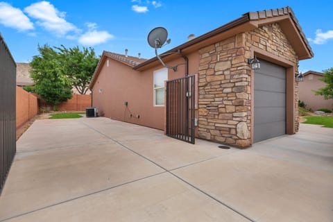 Near Zion • 3BR • Sleeps 8 • RV / Trailer Parking