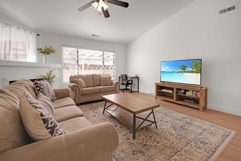 Near Zion • Remodeled 4BR • Sleeps 10 • Patio