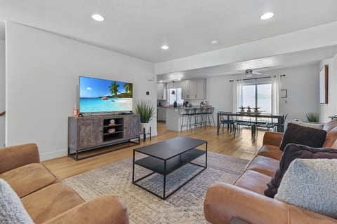 Near Zion • 3BR • Sleeps 8 • Patio Dining & Grill