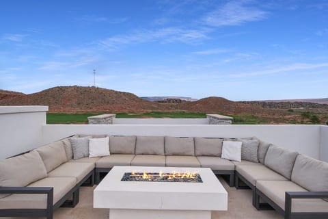 On the Golf Course • Sleeps 30 •Private Pool & Spa