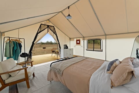 Honey Hole - Pet-Friendly Glamping with Lakes & Dog Park
