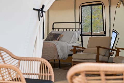 Sasquash Hideaway - Peaceful Glamping Retreat with Boat Access