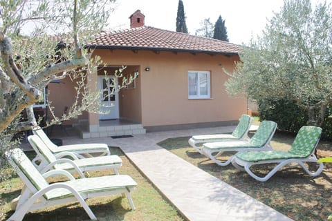 House TINA - Unit 208740-5