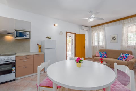 Apartment Residence Livija 1 s bazenom - Unit 370732-13