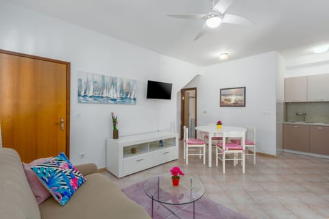 Apartment Residence Livija 1 s bazenom - Unit 370732-13