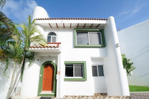 19 Pax 2 Connected Comfort Pool Villas