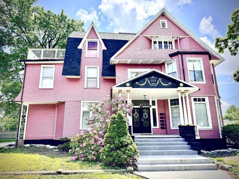 Valentine Suite | 1BD/1BA Apt in The Rose Inn