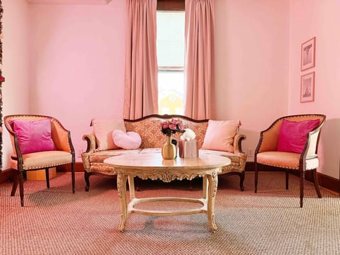 Valentine Suite | 1BD/1BA Apt in The Rose Inn