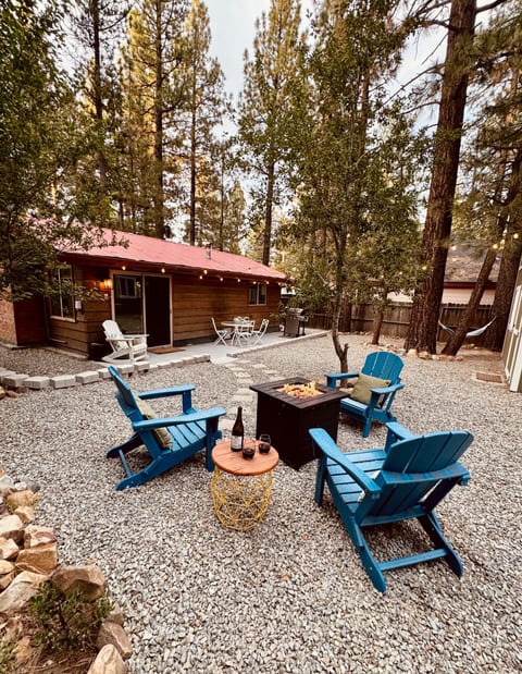Jackalope Hideout * Cozy lil’ Cabin * Dog Friendly