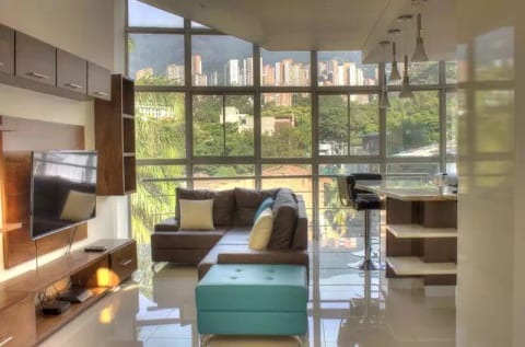 3 bedroom PH inside Lleras Roof Top HOT TUB AC 123