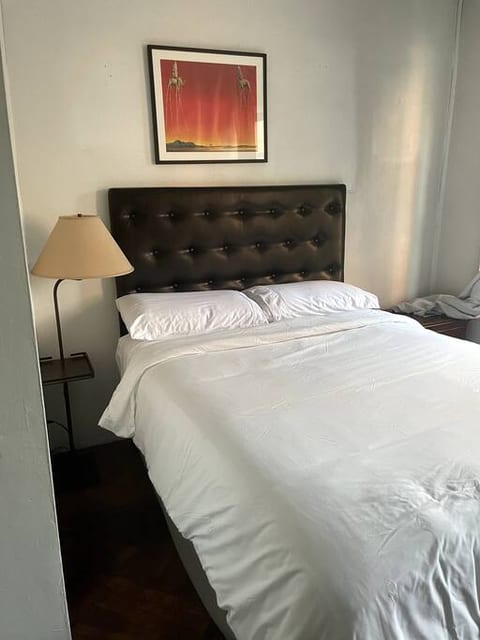 Bedroom 1 (queen)
