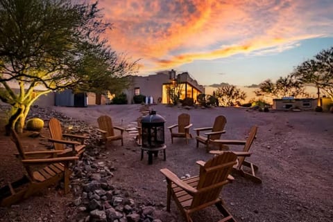 Tranquil AZ Mountain View Oasis • Pool & Fire Pit