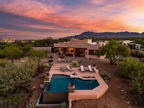 Tranquil AZ Mountain View Oasis • Pool & Fire Pit