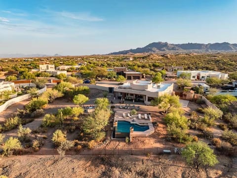 Tranquil AZ Mountain View Oasis • Pool & Fire Pit