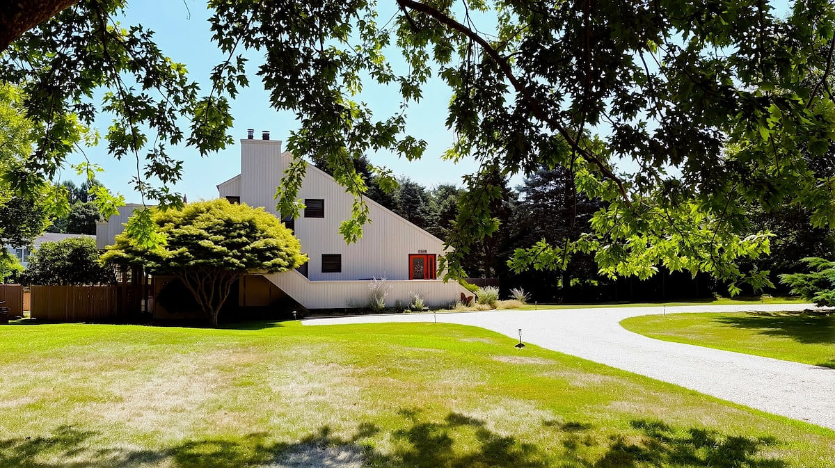 Montauk Luxury Family Home with Pool. Easy access to beach and town.