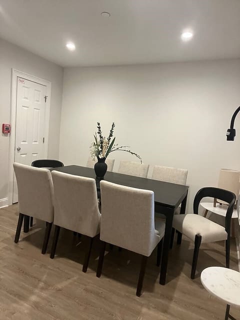 7BR Big Group & Crew Home–WiFi, Parking, Sleeps 20