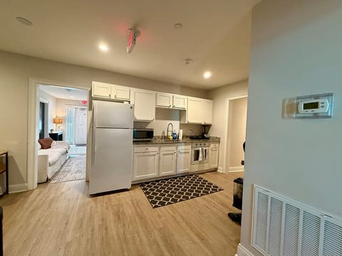 7BR Big Group & Crew Home–WiFi, Parking, Sleeps 20