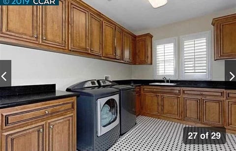 Beautiful upstairs unit near shopping center image 5
