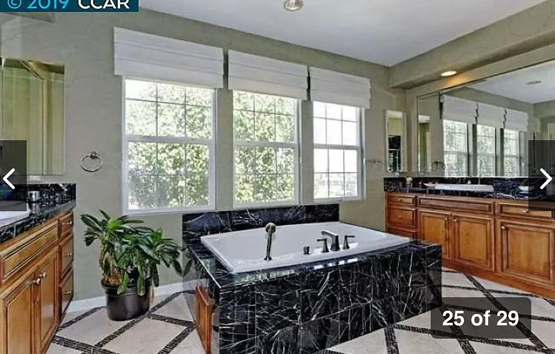 Beautiful upstairs unit near shopping center image 1