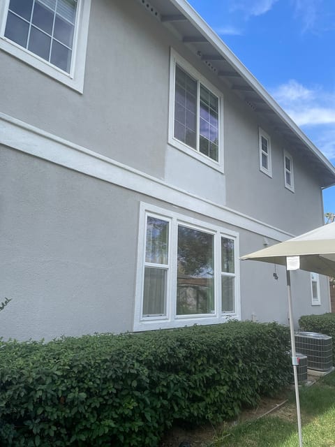 Beautiful upstairs unit near shopping center image 4