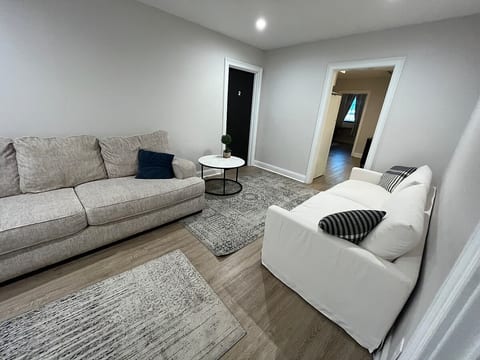 1A Queen TV Private Bath -5minColiseum/10mnAirport