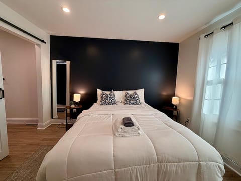 1A Queen TV Private Bath -5minColiseum/10mnAirport