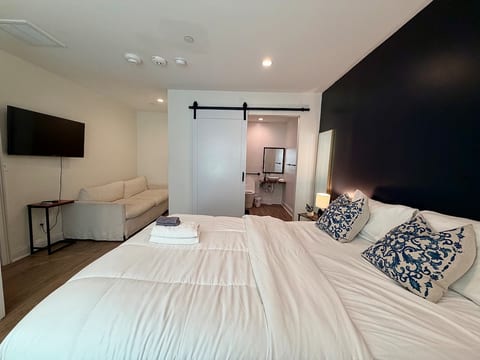 1A Queen TV Private Bath -5minColiseum/10mnAirport