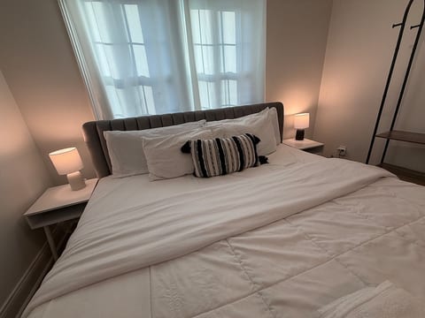 2A King Private Bath-10 min Boeing/Airport