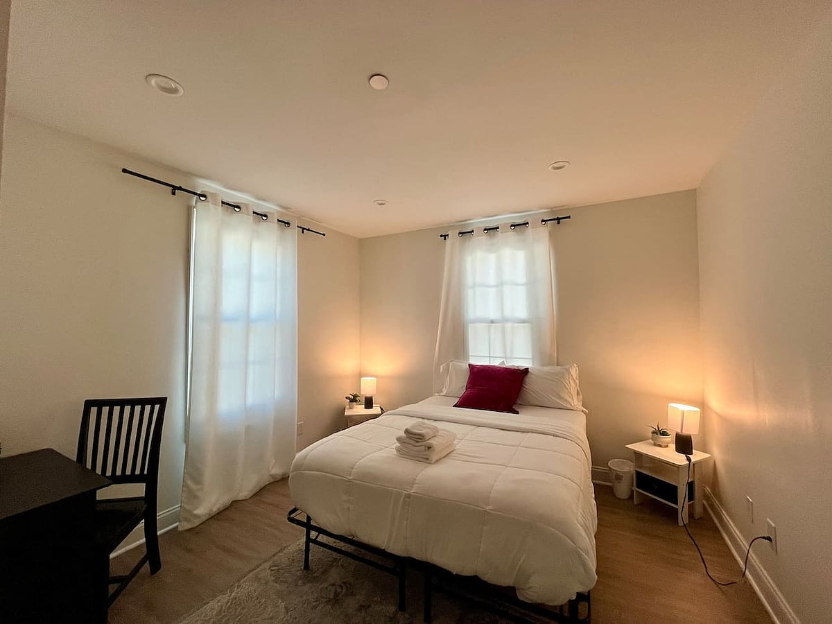 Queen Private Bath-TV 5 min Coliseum/10 min 3A