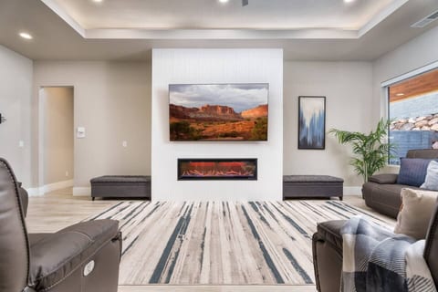 Serene Pecan Valley Oasis | Pool+Spa | Sleeps 24+