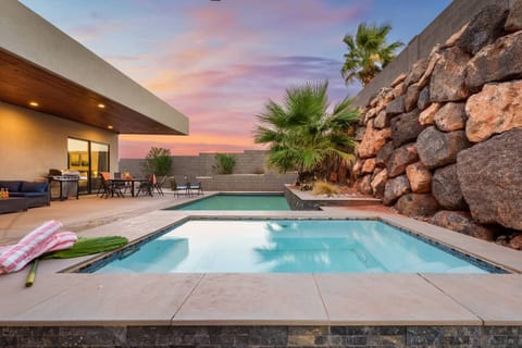 Serene Pecan Valley Oasis | Pool+Spa | Sleeps 24+