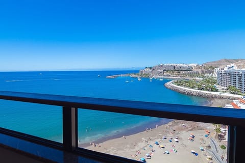 100 m2 Penthouse on the beach.