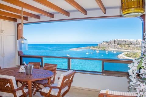 100 m2 Penthouse on the beach.