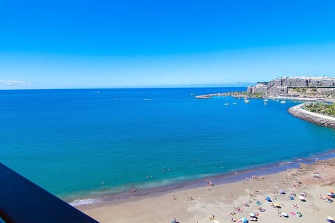 100 m2 Penthouse on the beach.