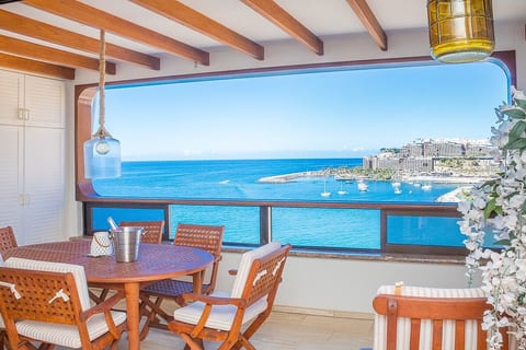 100 m2 Penthouse on the beach. image 1