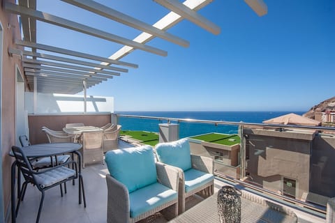 High standard penthouse, panoramic view over sea