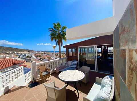 Big apartment, terrace, sea view image 1