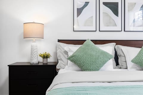Remodeled Modern | Pet Friendly |Office