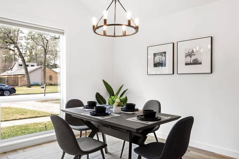 Remodeled Modern | Pet Friendly |Office