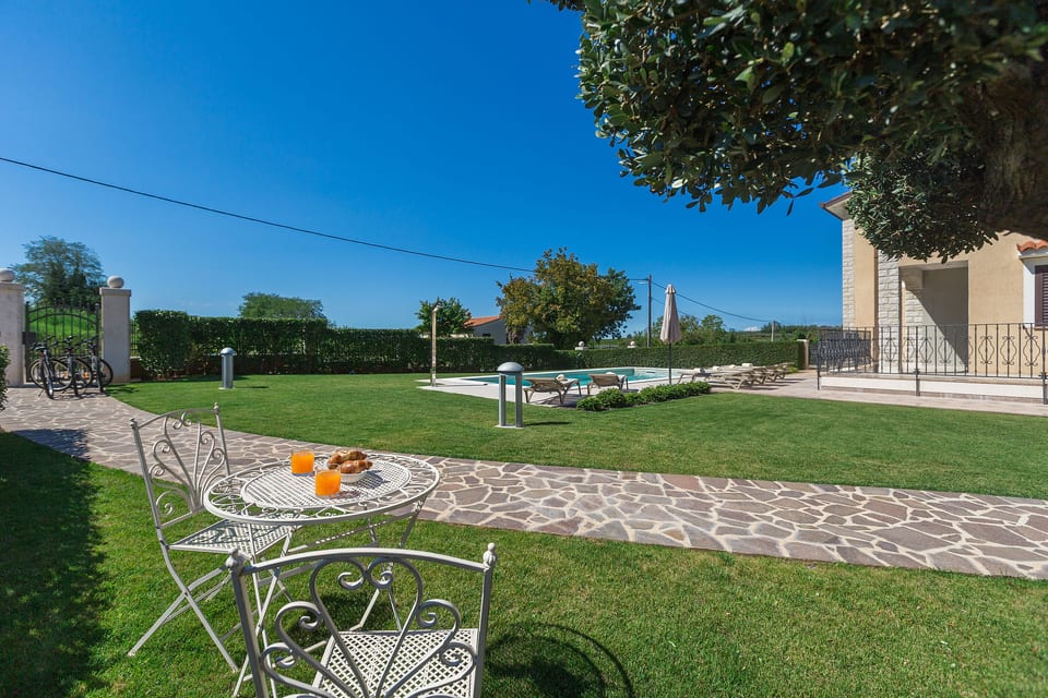 Apartment Mihael s bazenom i lijepo uređenim vrtom - Unit 209422-5 - Croatia