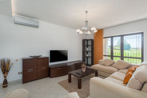 Apartment Mihael s bazenom i lijepo uređenim vrtom - Unit 209422-5