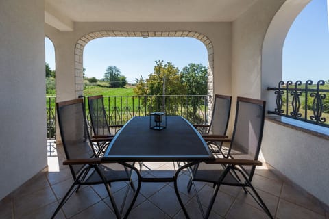 Apartment Mihael s bazenom i lijepo uređenim vrtom - Unit 209422-5