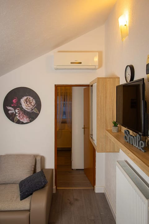 Apartments Nevistic lake view - Unit 378247-13
