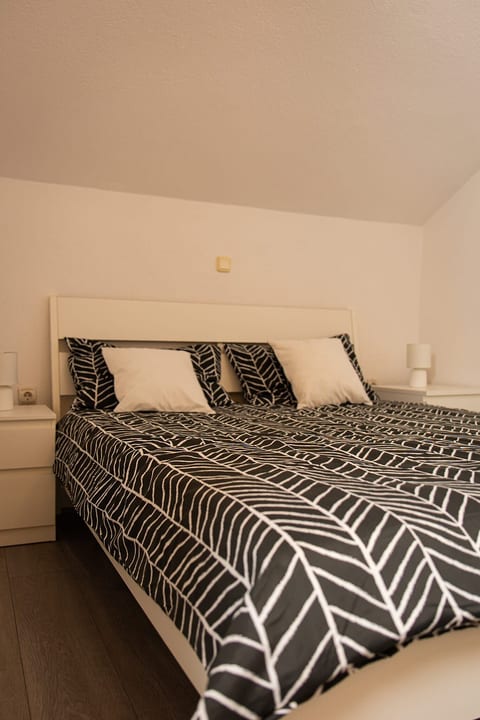 Apartments Nevistic lake view - Unit 378247-13