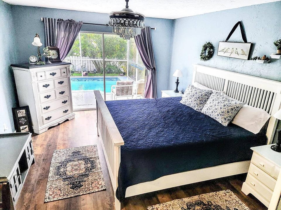 This room has a King sized memory foam mattress, It has a view of the pool. 