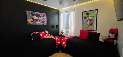 Mickey, twinbeds, 8 mi to WDW