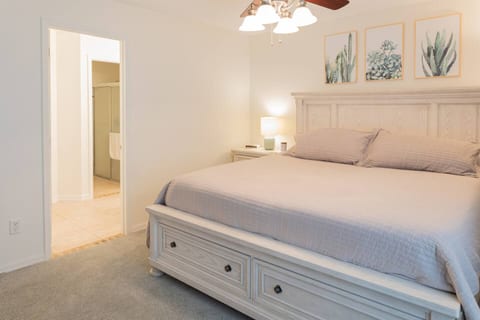 Spacious, family retreat near Orlando attractions