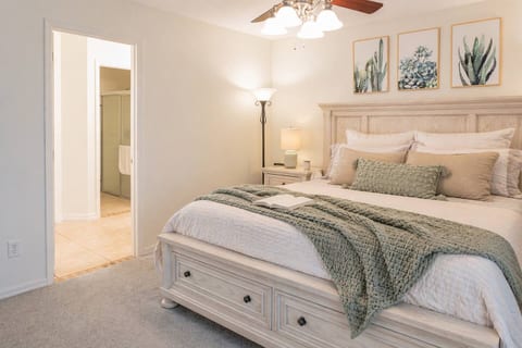 Spacious, family retreat near Orlando attractions