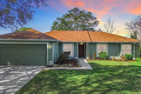 Spacious, family retreat near Orlando attractions